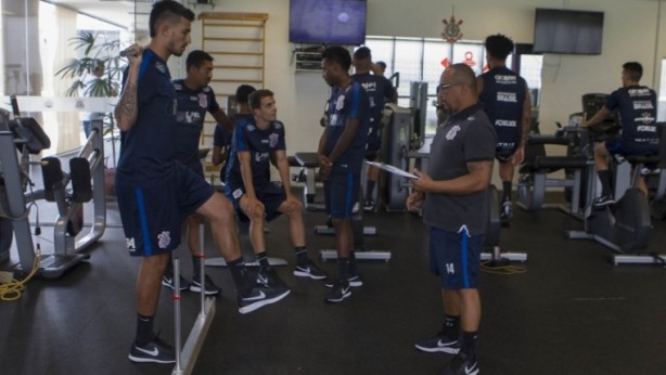 Jogadores do Corinthians passam quinta-feira no CT Joaquim Grava