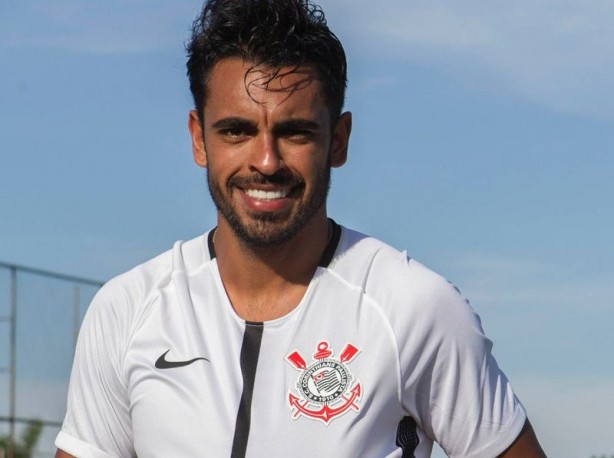 Jnior Dutra foi apresentado como reforo do Corinthians nesta quinta-feira