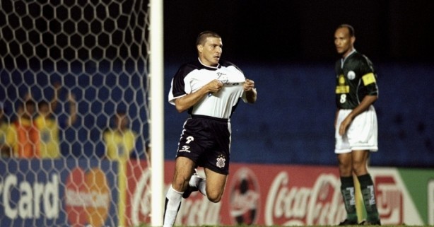H 18 anos, o Corinthians estreava no Mundial de Clubes de 2000 com vitria