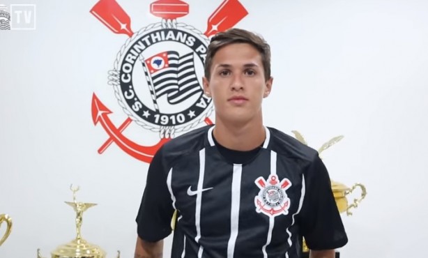 Mateus Vital, de 19 anos,  o novo nome no meio-campo do Corinthians