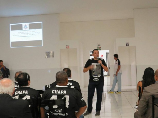 Eduardo Caggiano em uma das reunies da Chapa 10, Renovao & Transparncia