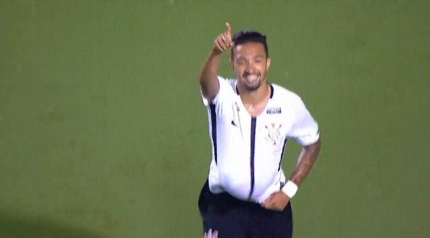 Clayson homenageou filho(a) que ainda nem nasceu durante comemorao de gol do Corinthians