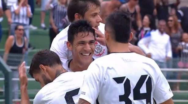 Balbuena marcou o segundo gol do Corinthians na vitria de 2 a 1 sobre o So Paulo