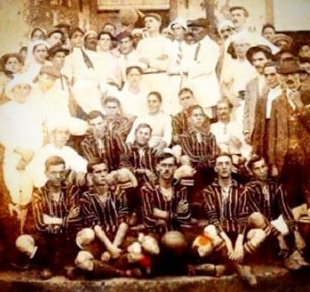 Corinthians jogou com camiseta listrada em 1915 pela primeira vez