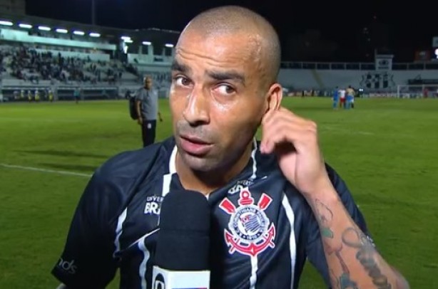 Emerson Sheik protagonizou um gol anulado do Corinthians nesta segunda-feira