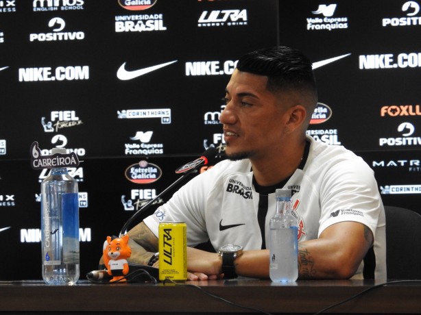 Ralf foi apresentado como reforço do Corinthians nesta terça-feira