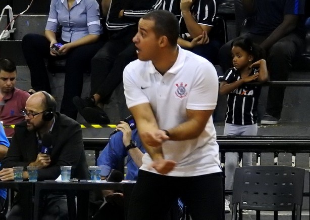 Tcnico Bruno Savignani comanda o basquete masculino do Corinthians