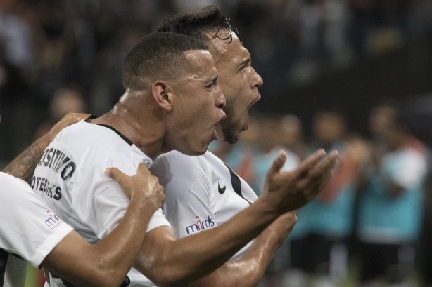 Corinthians venceu o Bragantino por 2 a 0 e garantiu vaga nas semifinais do Paulisto