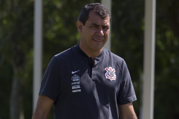 Fbio Carille tem motivos de sobra pra sorrir: Corinthians est na final do Paulisto!