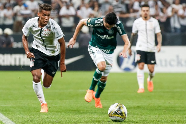 Pedrinho entrou no incio do segundo tempo do duelo com o Palmeiras