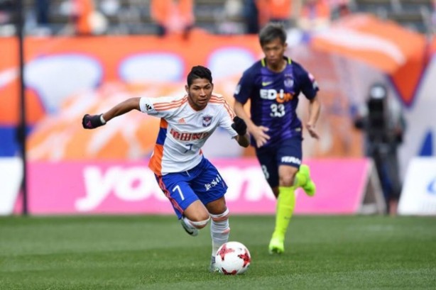Atacante segue sem conseguir se desvencilhar de suposto contrato com clube japons