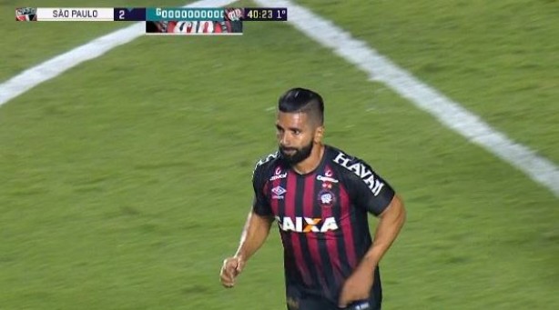 Guilherme anotou um dos gols do Atltico-PR no empate de 2 a 2 contra o So Paulo