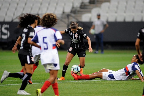 Meninas do Corinthians jogaram na Arena, em Itaquera, na ltima quarta-feira