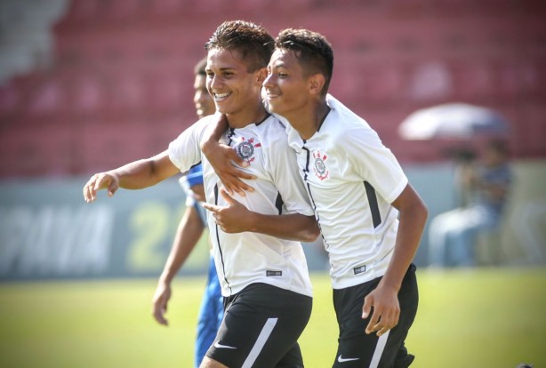Sub-15 e Sub-17 do Corinthians entram em campo pelo Paulisto