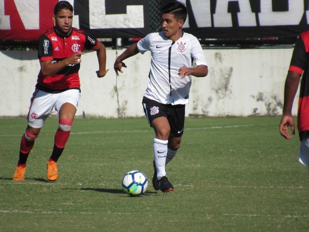 Fabrcio Oya tem se destacado no Sub-20 do Corinthians em 2018