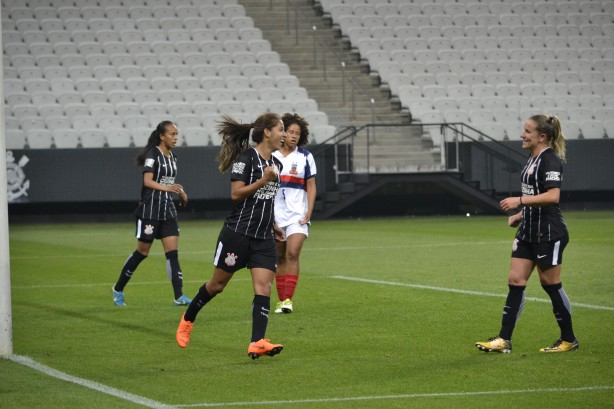 Atacante atuou com o time corinthiano na Arena, durante estreia do Brasileiro Feminino
