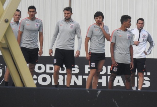 Osmar Loss j escalou o Corinthians em seu primeiro treino como tcnico da equipe
