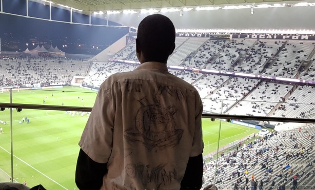 Vilson vestiu sua camisa personalizada na Arena Corinthians