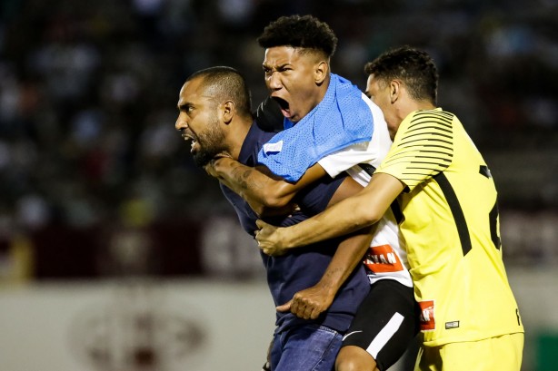 Coelho tende a ser promovido a auxiliar do profissional; clube precisar repor Sub-20