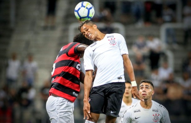 Pedrinho em ao contra o Vitria, na Arena Corinthians