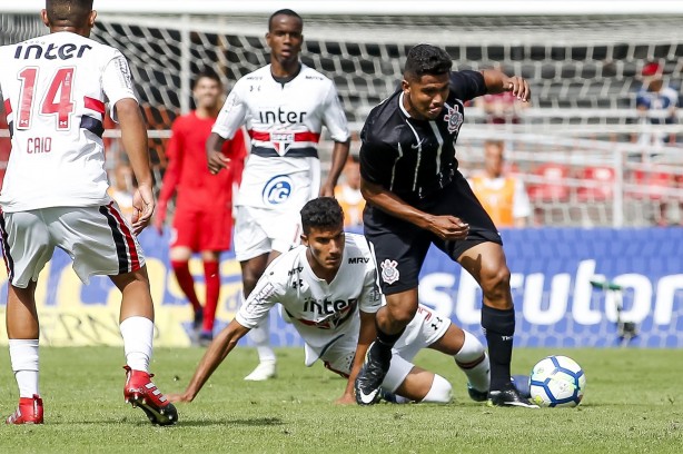 Sub-20 do Corinthians foi goleado pelo So Paulo por 4 a 0 neste sbado