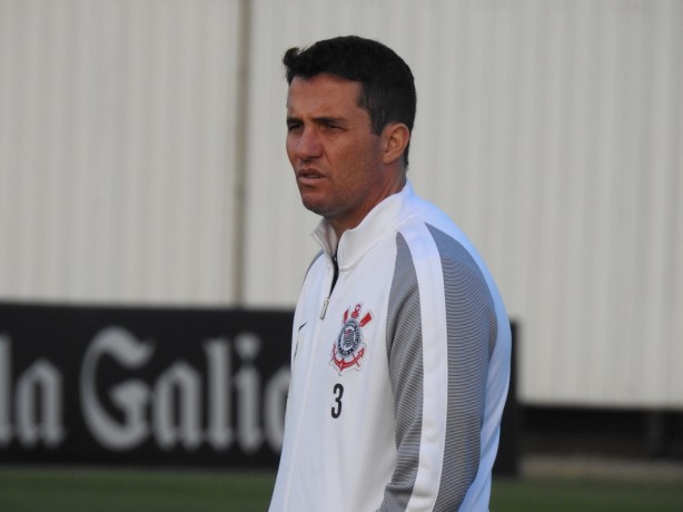 Osmar Loss comandou o último treino do Corinthians antes do jogo contra Vitória