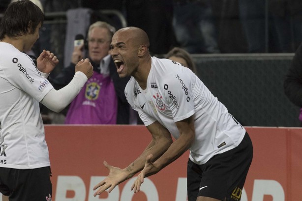Corinthians enfrenta o Vitria na noite deste sbado