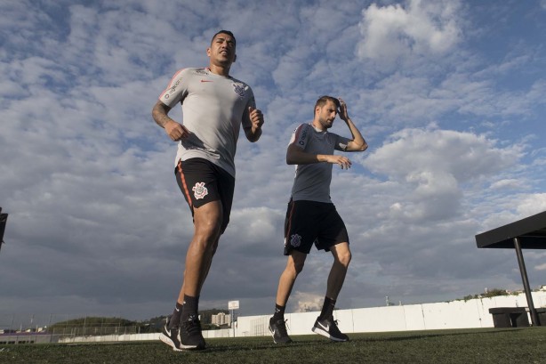 Com Ralf e Henrique, Corinthians voltou a treinar no CT nesta segunda-feira