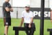 Zagueiro Felipe vai ao CT do Corinthians e rev� ex-companheiros