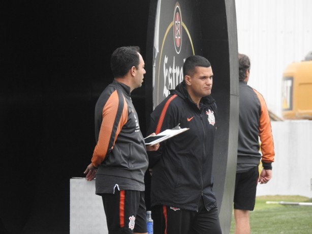 Flvio Grava ( direita) durante o treino na tarde desta tera-feira no CT do Corinthians