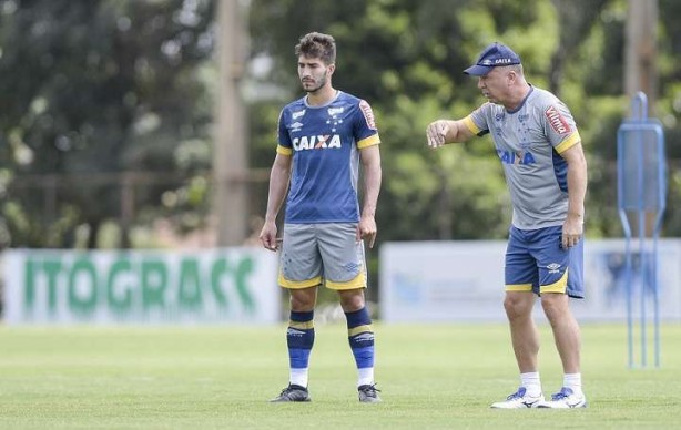Lucas Silva  reforo para o tcnico Mano Menezes no amistoso contra o Corinthians