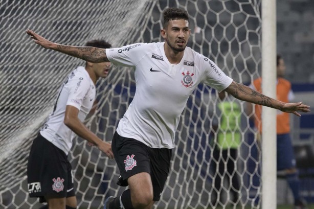 Pedro Henrique fez o segundo gol do Corinthians em amistoso contra o Cruzeiro
