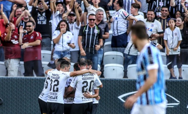 Corinthians venceu o Grmio por 2 a 1 neste domingo, em amistoso de intertemporada
