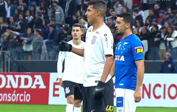Corinthians e Cruzeiro disputaram amistoso em Itaquera, nesta quinta