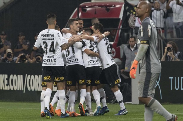 Timão fez valer mando e superou Botafogo com gols de Rodriguinho e Romero