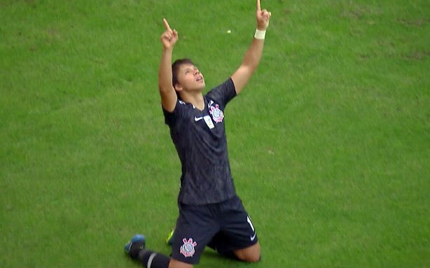 Romero fez três gols pela primeira vez no Corinthians