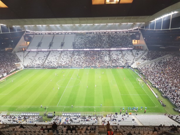 Setor Leste da Arena Corinthians ficou longe de estar cheio diante do Botafogo nesta quarta-feira