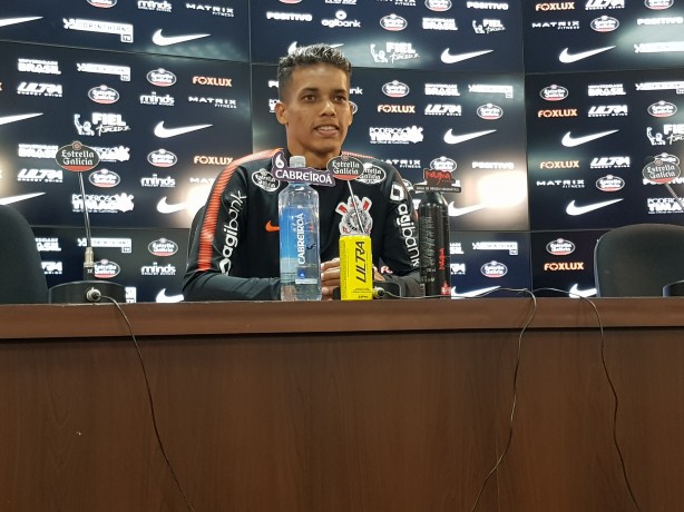 Pedrinho concedeu entrevista nesta sexta no CT do Corinthians