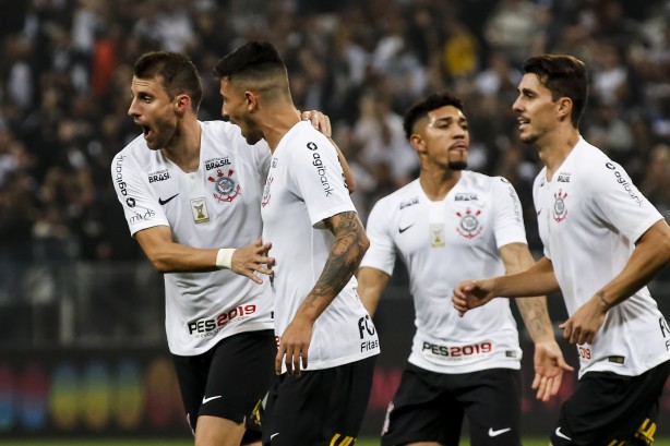 Corinthians venceu o Paraná por 1 a 0 na noite deste sábado