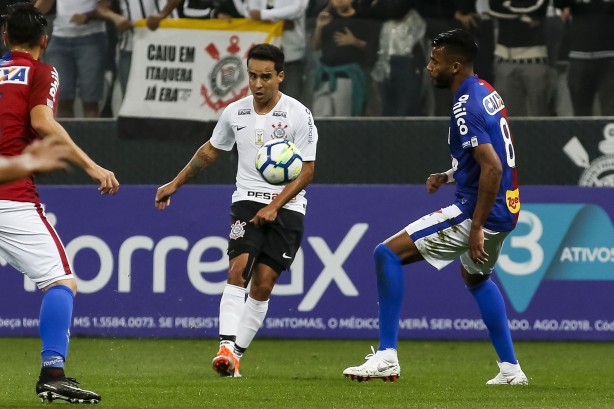 Jadson foi um dos destaques da vitória do Corinthians sobre o Paraná no fim de semana