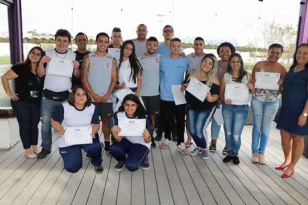Novos alunos conheceram CT e jogadores do Corinthians