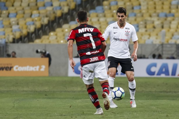 Danilo Avelar ressaltou luta do Corinthians em empate diante do Flamengo