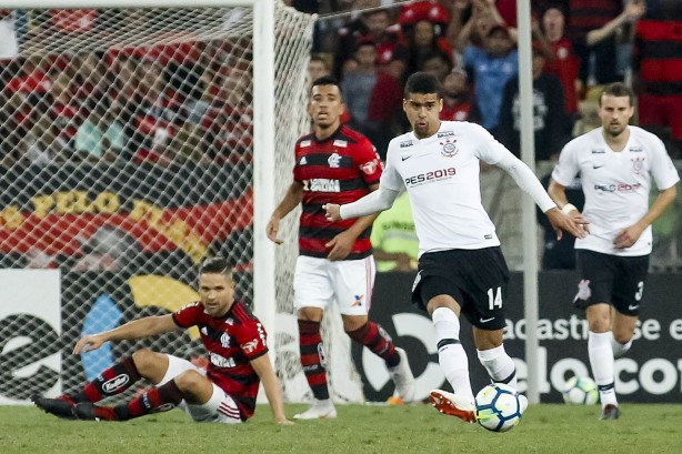 Léo Santos teve atuação segura diante do Flamengo no Maracanã