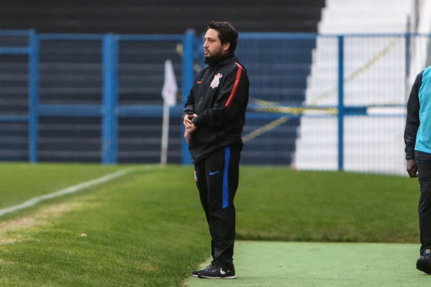 Arthur Elias comanda o time feminino do Corinthians