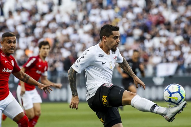 Fagner voltou ao time titular do Corinthians neste domingo e gostou da atuao alvinegra