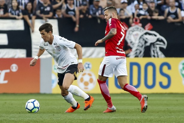 Internacional e Corinthians ficam no empate em jogo cheio de gols