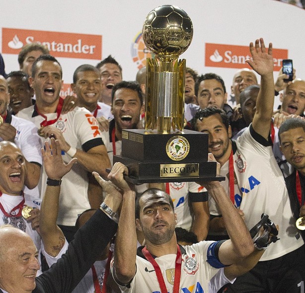 Danilo j ganhou oito ttulos com a camisa do Corinthians; Copa do Brasil seria indita na carreira