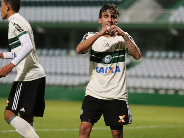 Atacante assinou pr-contrato com o Corinthians em maio deste ano e chega para 2019