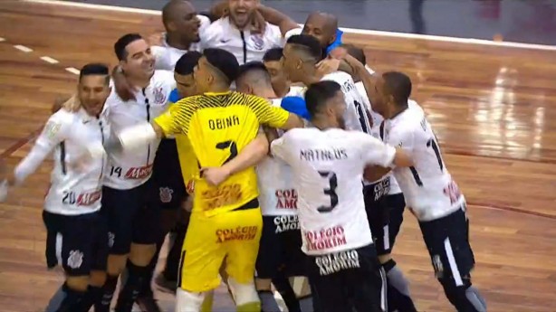 Corinthians bate Joinville e é campeão da Copa do Brasil de Futsal