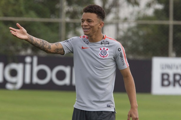 Rafael Bilu pode ter primeira chance no profissional do Corinthians